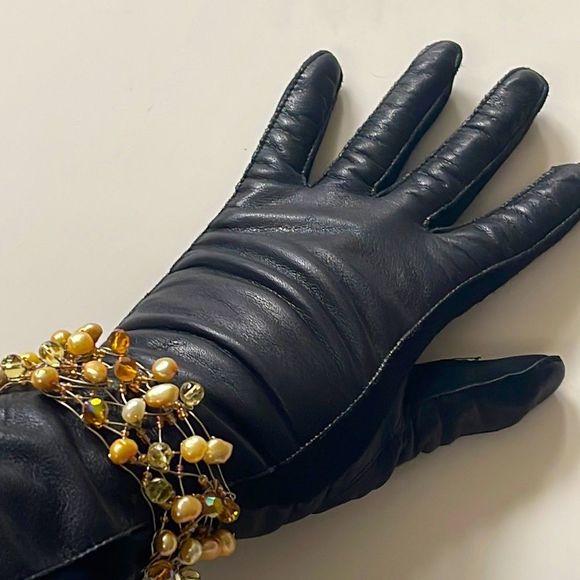 Rhinestone Pearl Bracelet - Picture 3 of 17